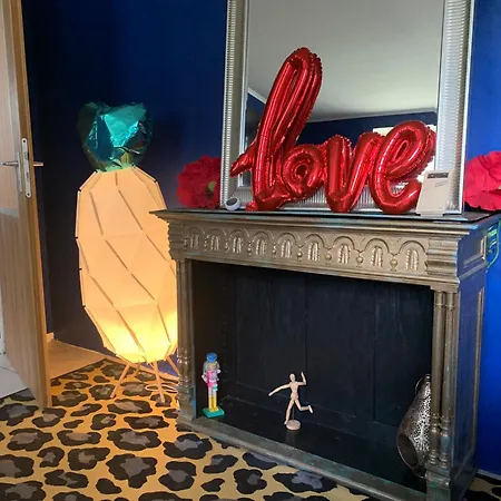 Romantic Jacuzzi Suite Gagny