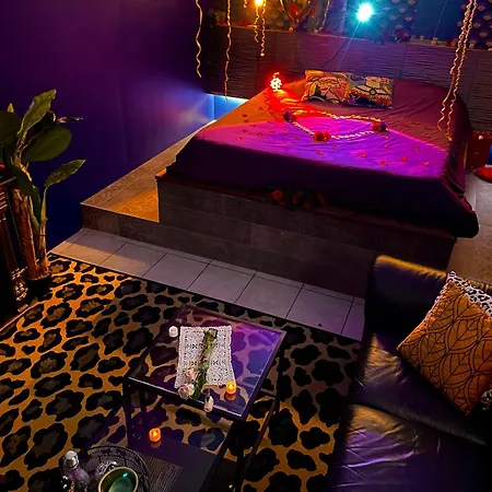 Romantic Jacuzzi Suite Gagny